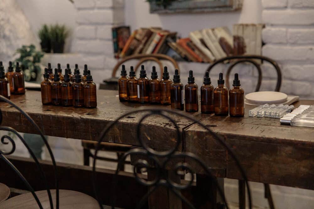CREATE PERFUME PRIVATE GROUP WORKSHOP FOR 4 PERSONS